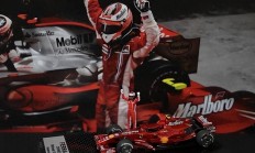 开云下载-迈凯伦绝杀红牛二队，汉密尔顿扛起全队的简单介绍