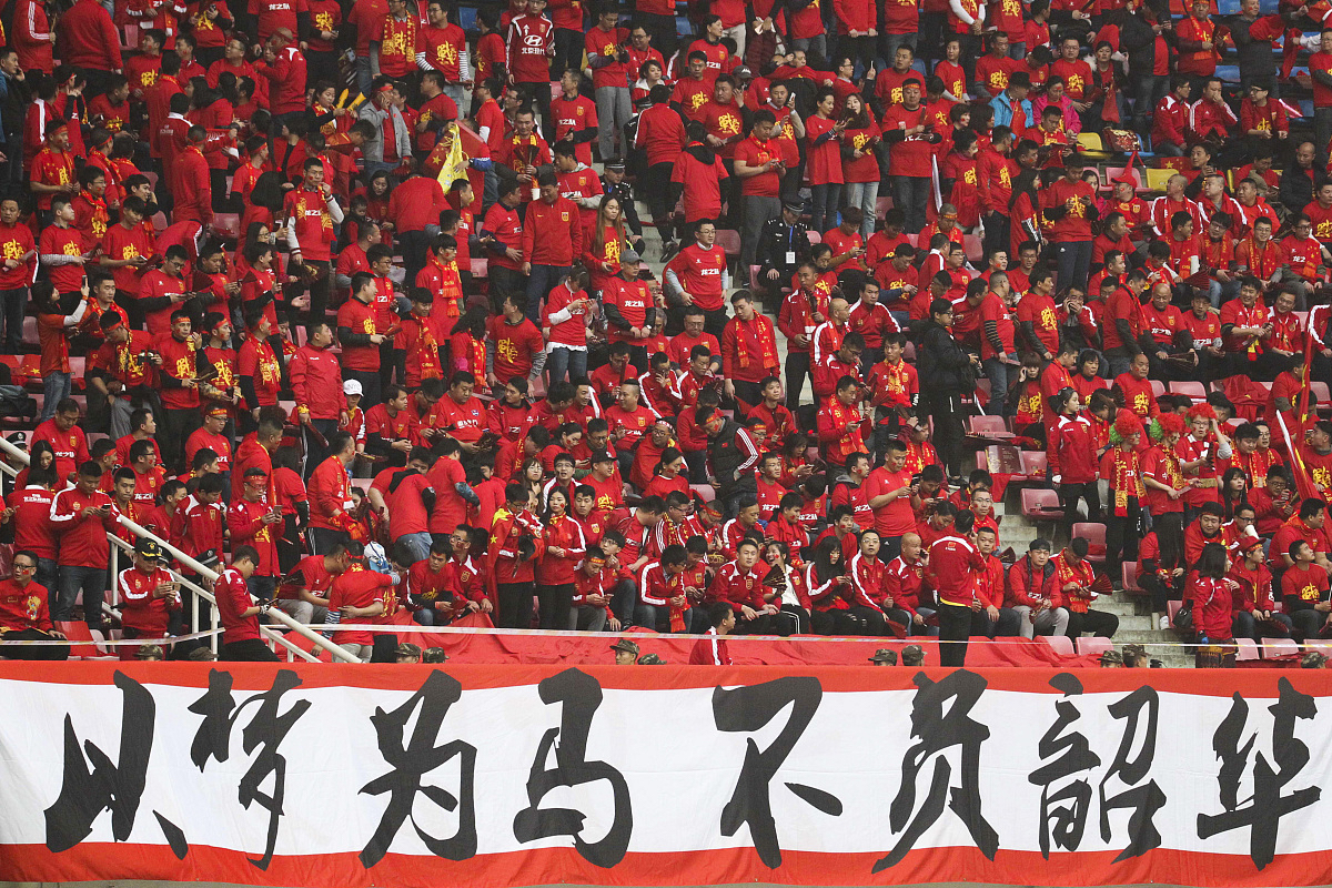 热门球队在比赛中遭遇艰难，结果让人震惊