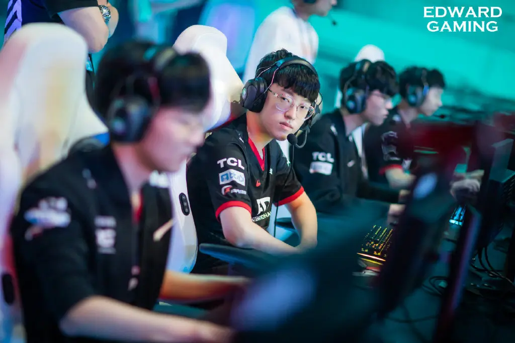 PSG翻盘DRX，Knight打出惊人五杀激烈交锋全球总决赛，让粉丝疯狂欢呼