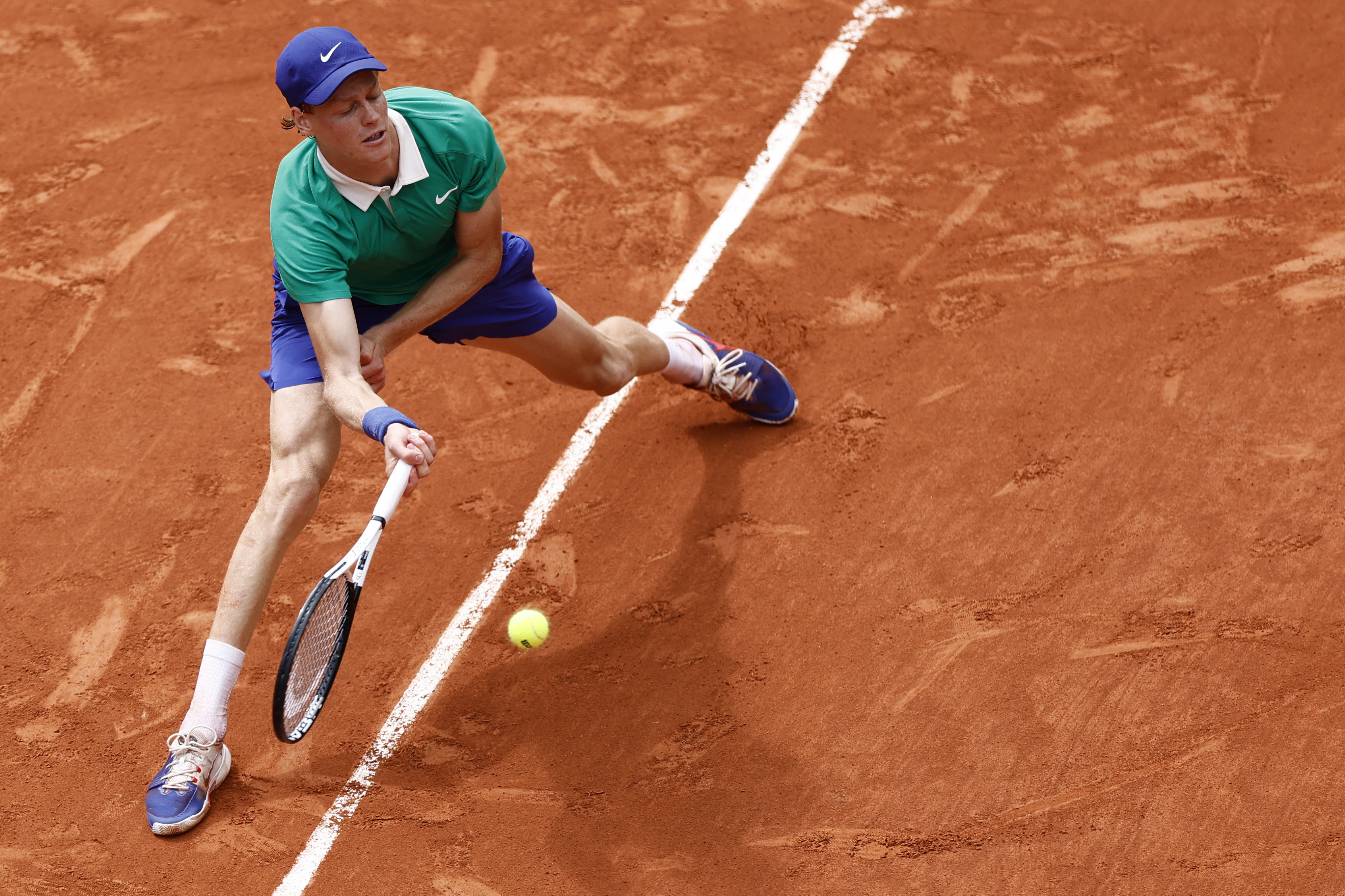 法网横扫戴维斯杯，辛纳带队取胜