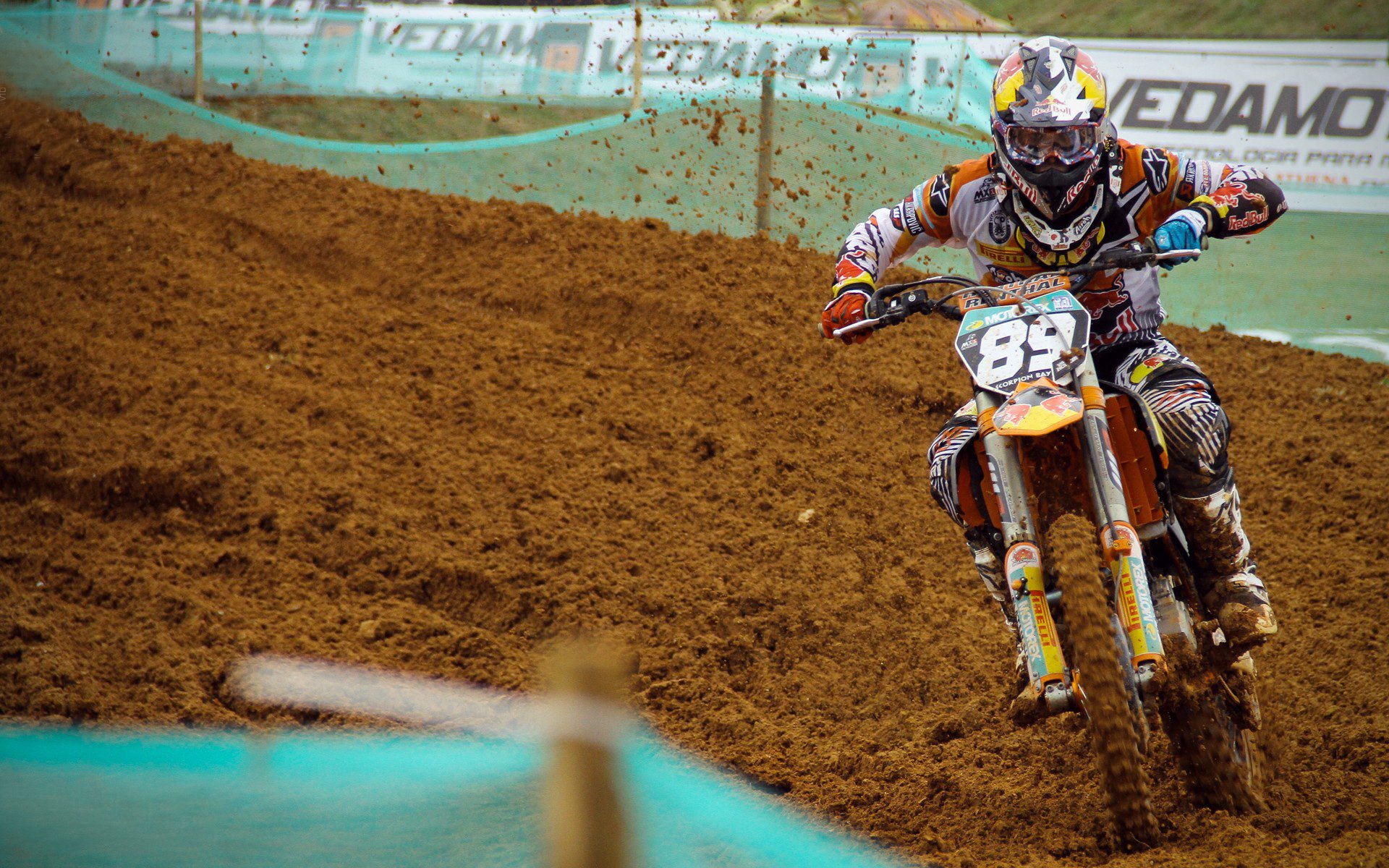 风暴眼与宇宙队，从乌克兰全面压制巴萨看现代博弈的终极隐喻